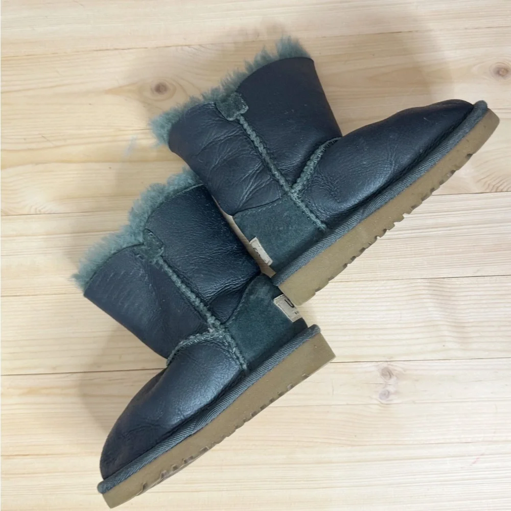 UGG Bailey Button Boot. Great Condition. Size 6. Deep Green W/ Glitter Shine.